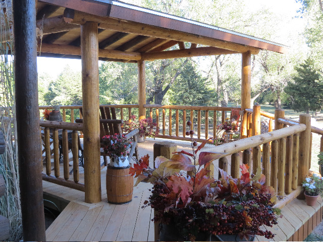 Example of a mountain style deck design in Grand Rapids