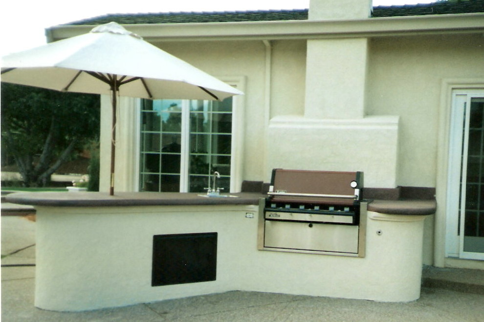 Photo of a modern terrace in Orange County.