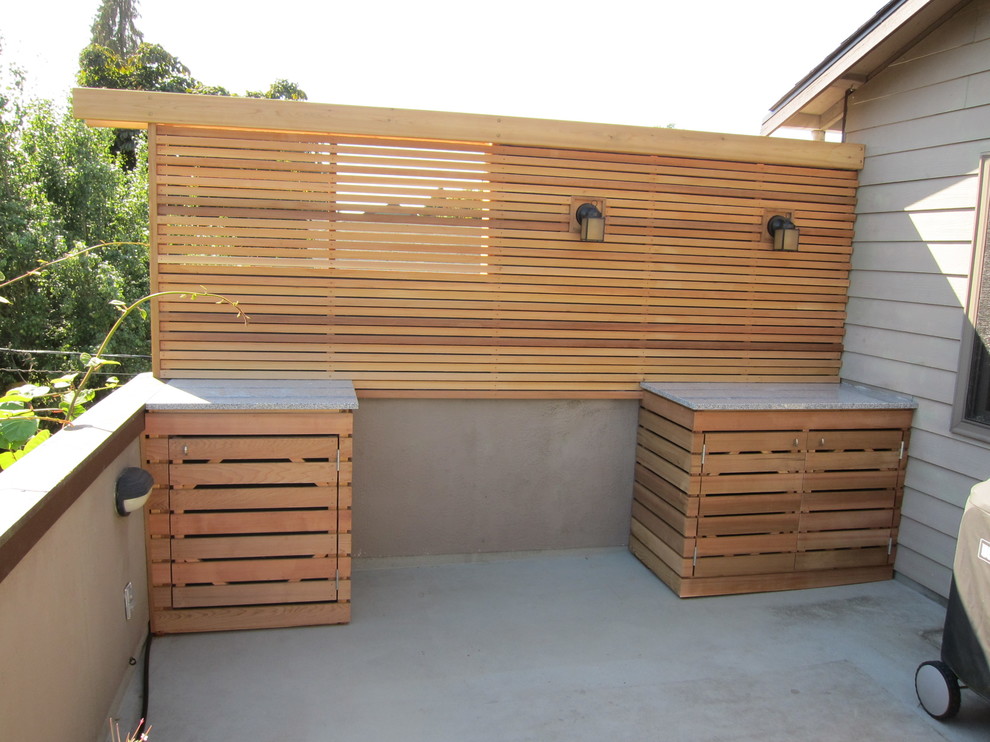 Example of a transitional deck design in Seattle