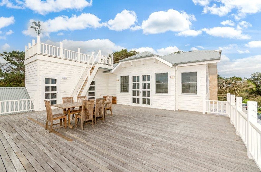 Beach style deck photo in Melbourne
