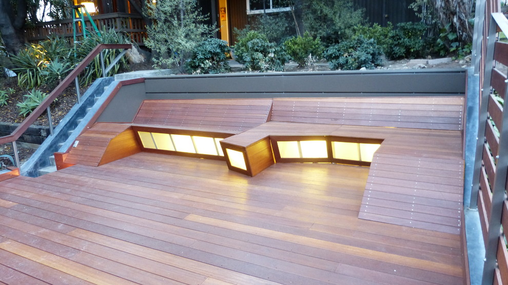 Cette image montre un toit terrasse minimaliste de taille moyenne avec aucune couverture.