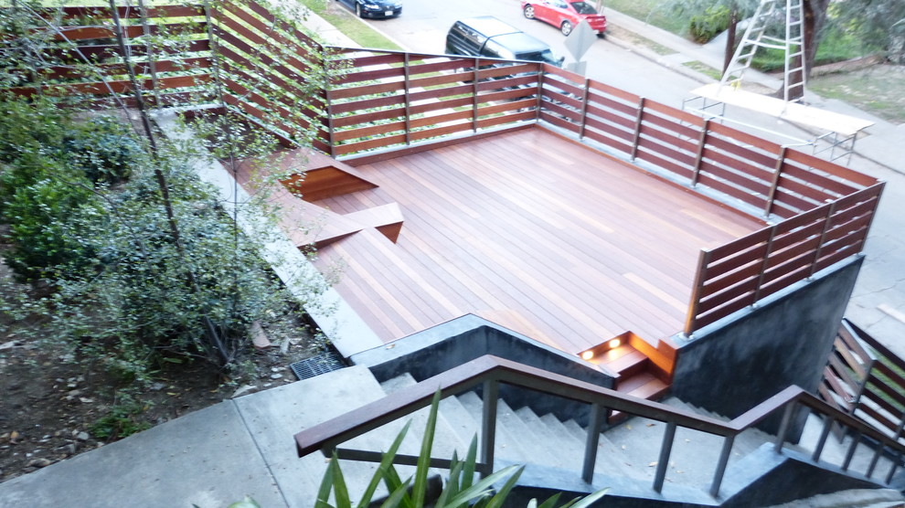 Réalisation d'un toit terrasse minimaliste de taille moyenne avec aucune couverture.
