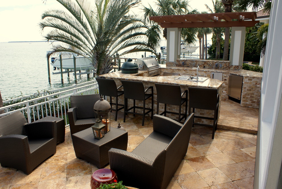 Design ideas for a world-inspired terrace in Tampa.