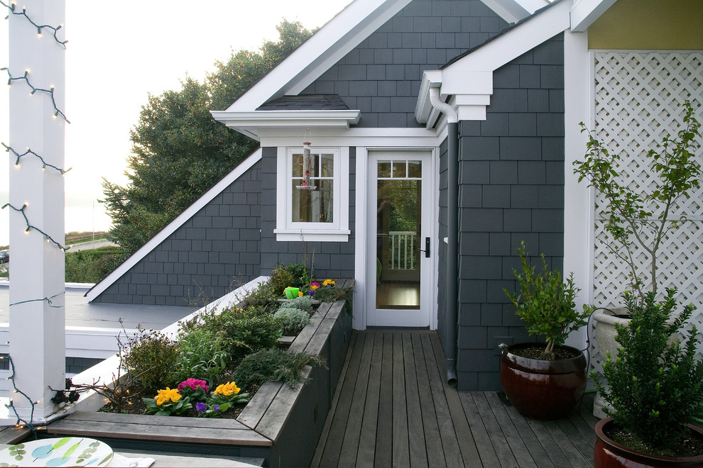 Elegant deck photo in Seattle
