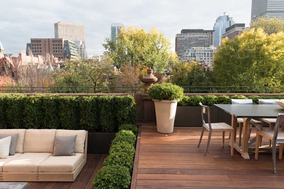 Geräumige, Unbedeckte Moderne Dachterrasse mit Outdoor-Küche in Boston