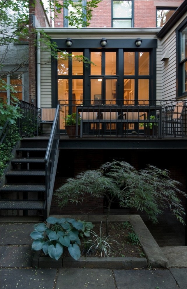 Mittelgroße, Unbedeckte Klassische Terrasse hinter dem Haus in New York