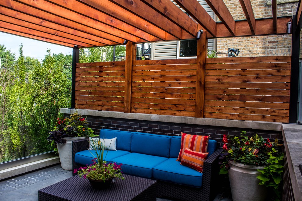Große Moderne Pergola Terrasse hinter dem Haus mit Outdoor-Küche in Chicago