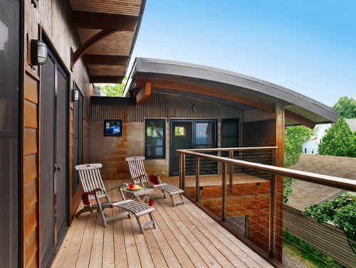 Idée de décoration pour une petite terrasse design avec une extension de toiture.