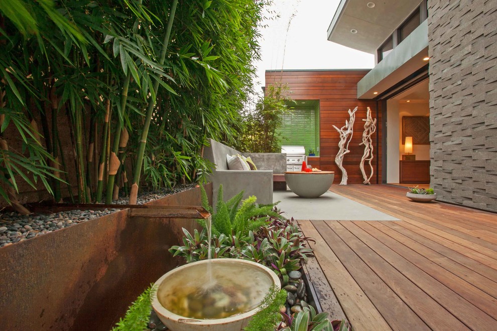 This is an example of a contemporary terrace in San Diego.