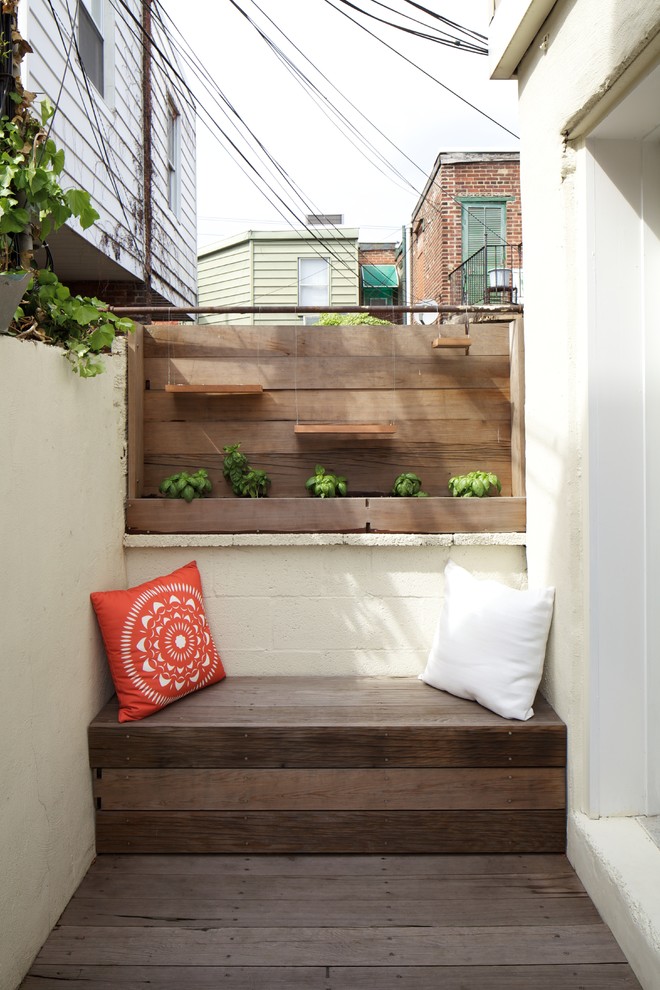 Photo of a classic terrace in Philadelphia with fencing.