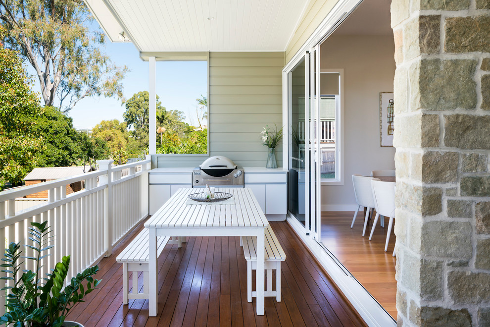 Überdachte Moderne Terrasse mit Outdoor-Küche in Brisbane