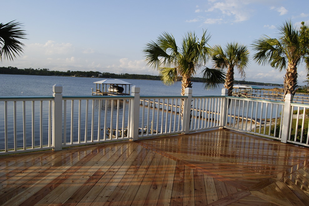 Example of a beach style deck design in New Orleans