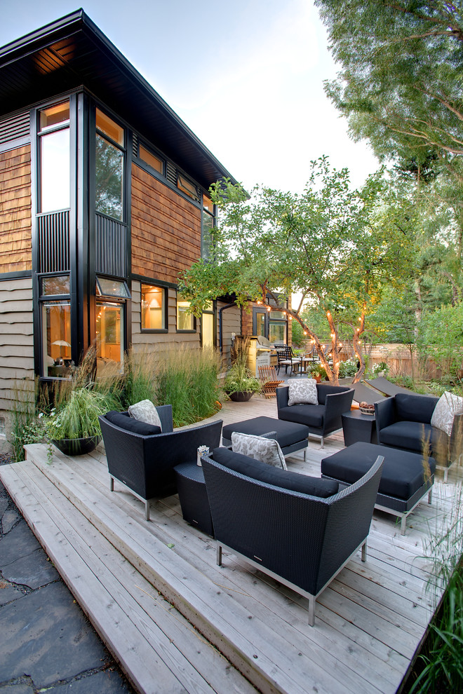 Example of a trendy deck design in Calgary