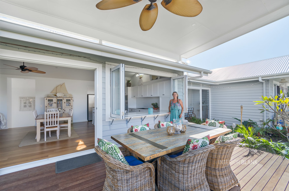 Large beach style deck photo in Gold Coast - Tweed