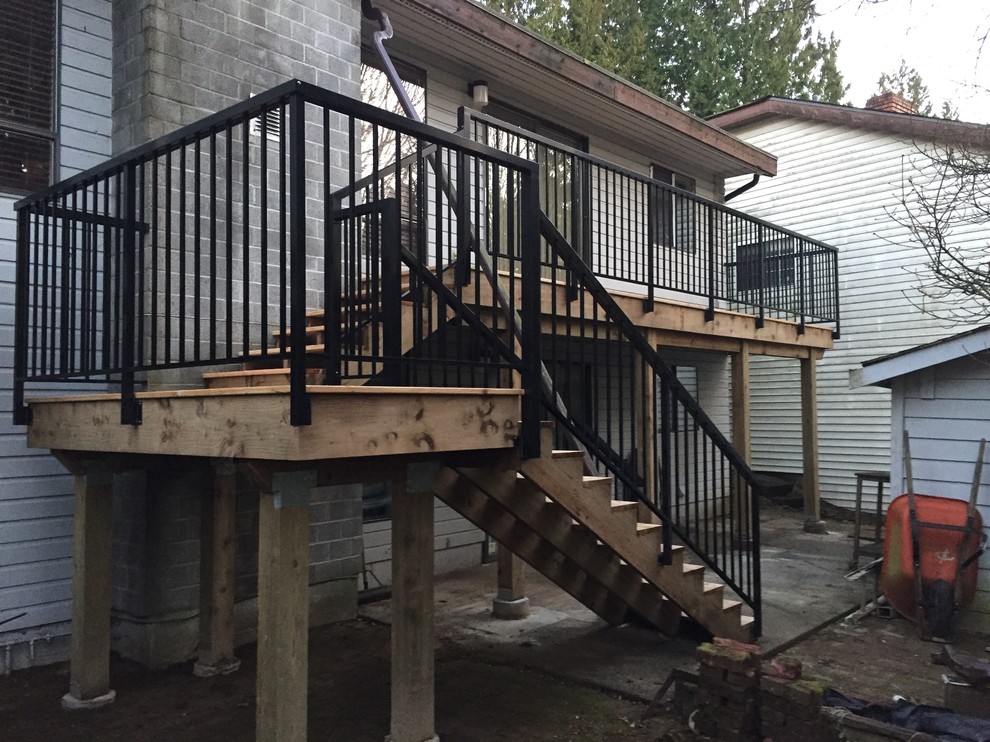 Cedar deck with black aluminum railings - Modern - Deck - Vancouver ...
