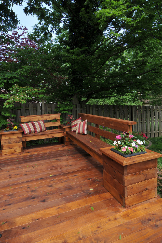 Cette image montre une terrasse traditionnelle avec aucune couverture.