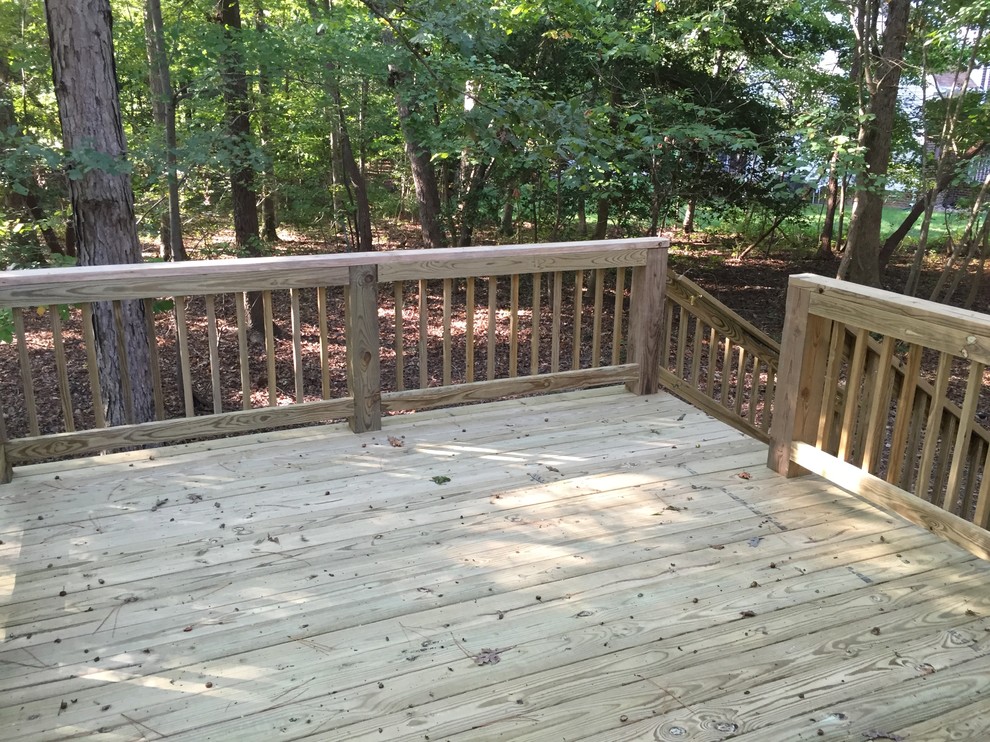 Inspiration for a timeless deck remodel in Richmond