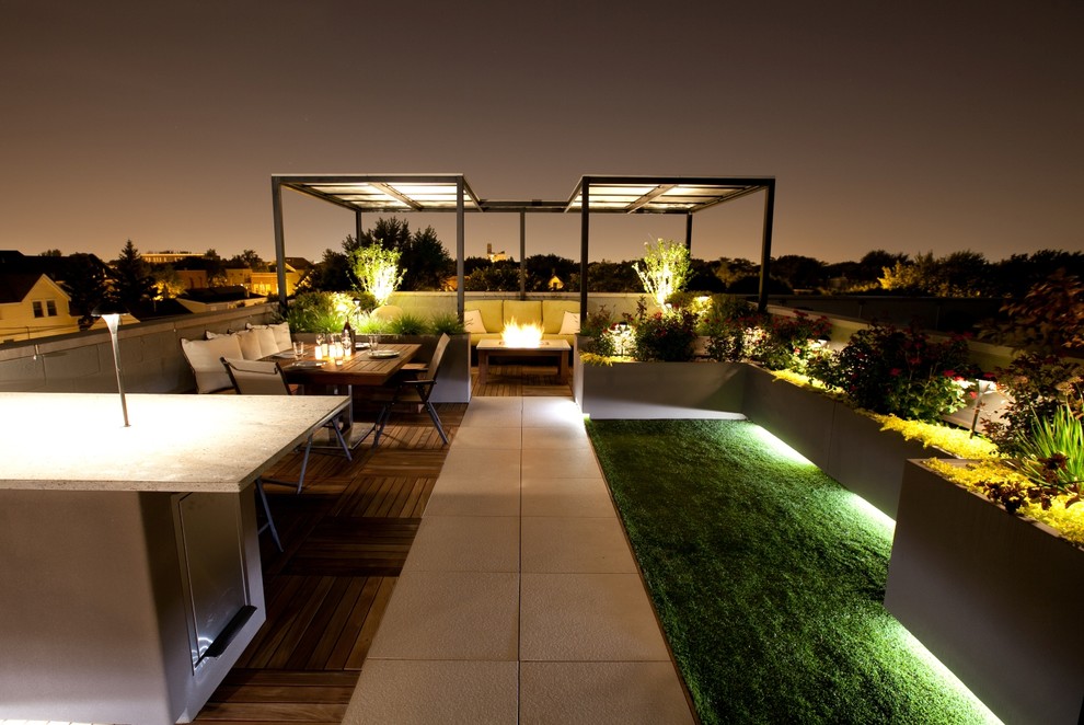 Inspiration for a modern deck remodel in Chicago