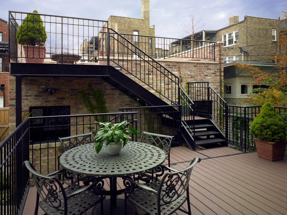 Пример оригинального дизайна: маленькая терраса на крыше, на втором этаже в классическом стиле без защиты от солнца для на участке и в саду