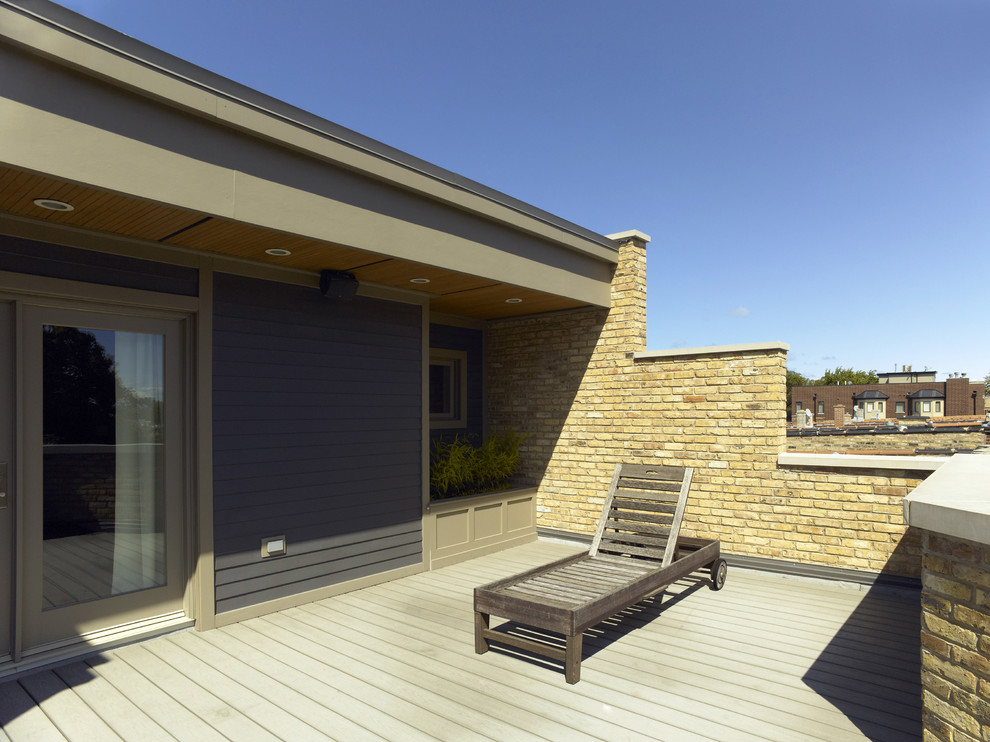 Réalisation d'un toit terrasse de taille moyenne avec une extension de toiture.