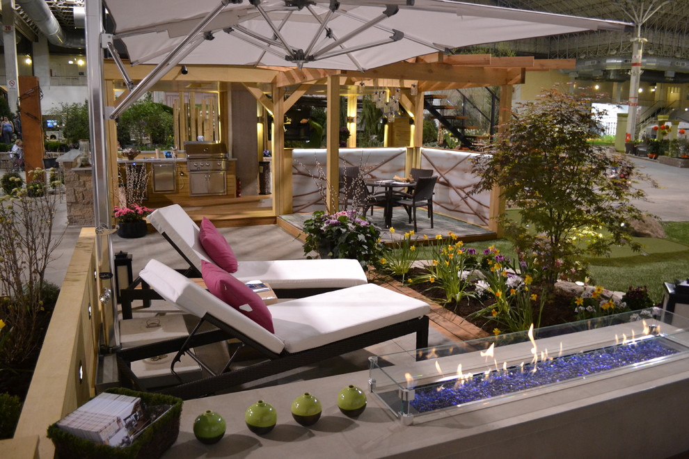 Deck - contemporary deck idea in Chicago