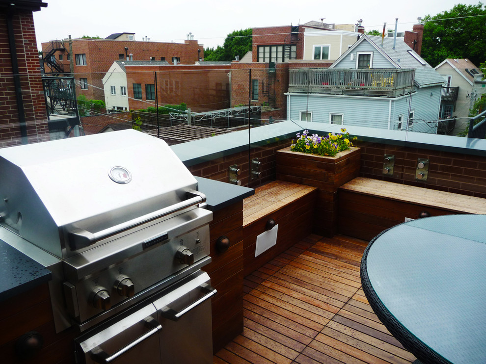 Inspiration for a small contemporary roof terrace in Chicago with no cover.
