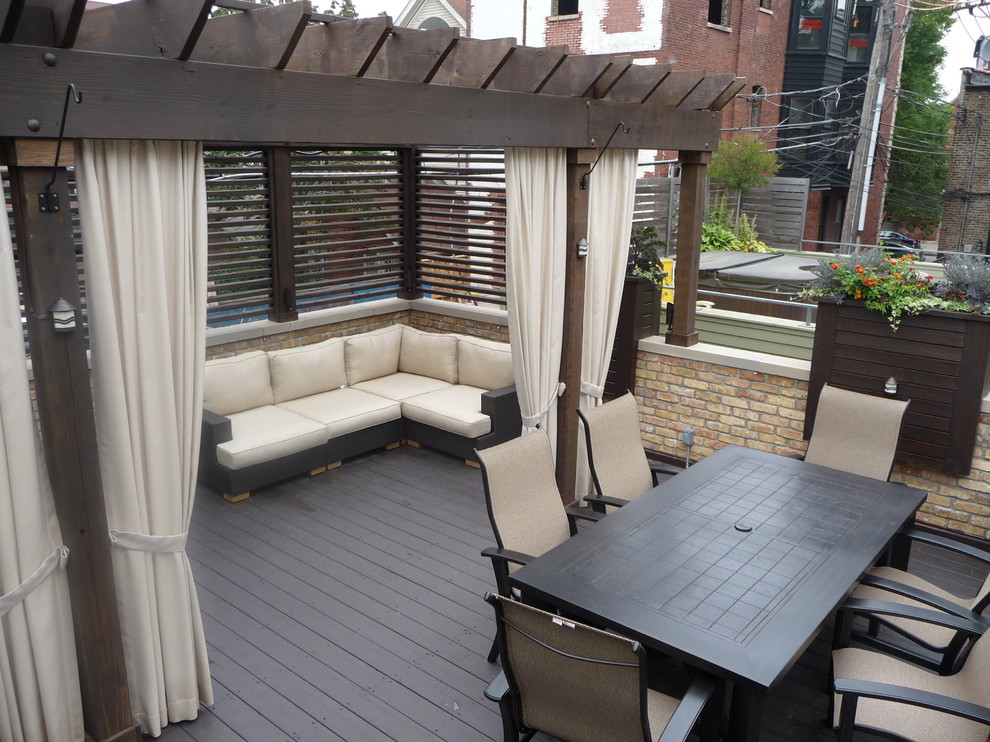 Cette photo montre une terrasse chic avec une extension de toiture.