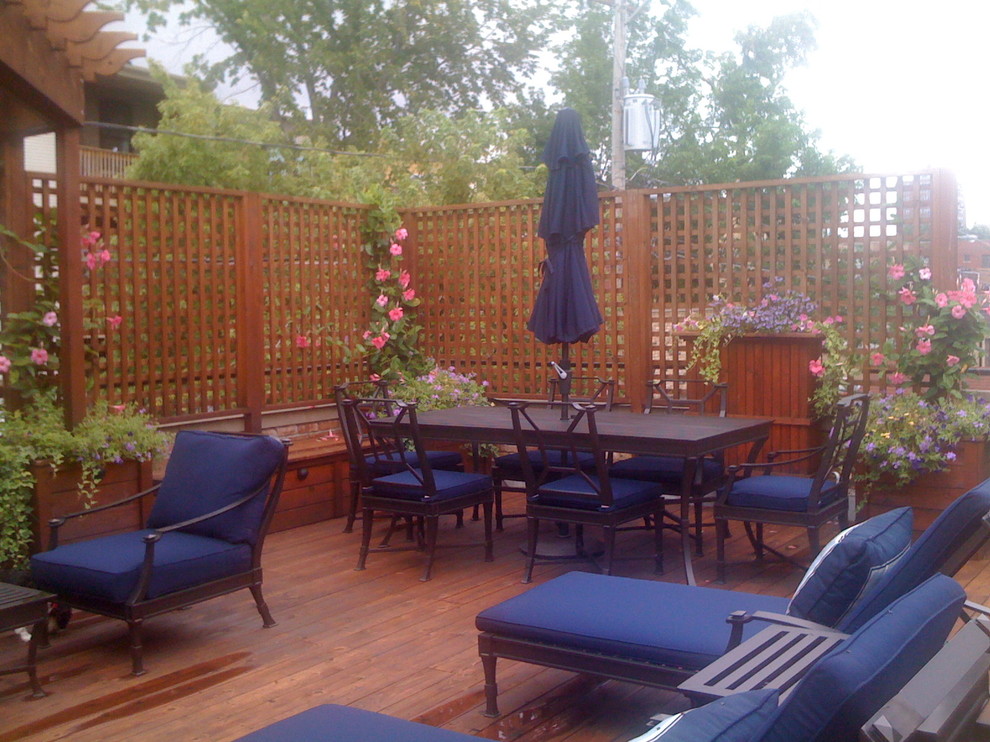 Example of a small classic rooftop deck design in Chicago with a fire pit and a roof extension