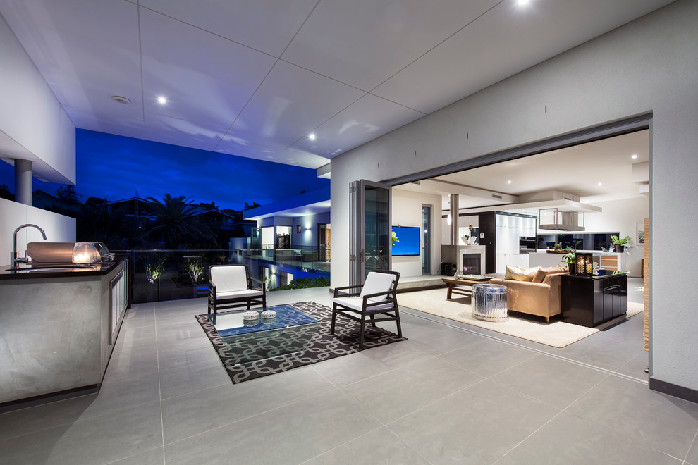 Überdachte Moderne Terrasse mit Outdoor-Küche in Perth