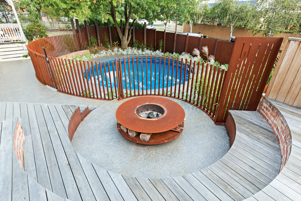 Inspiration for a modern side yard deck remodel in Melbourne with a fire pit and no cover