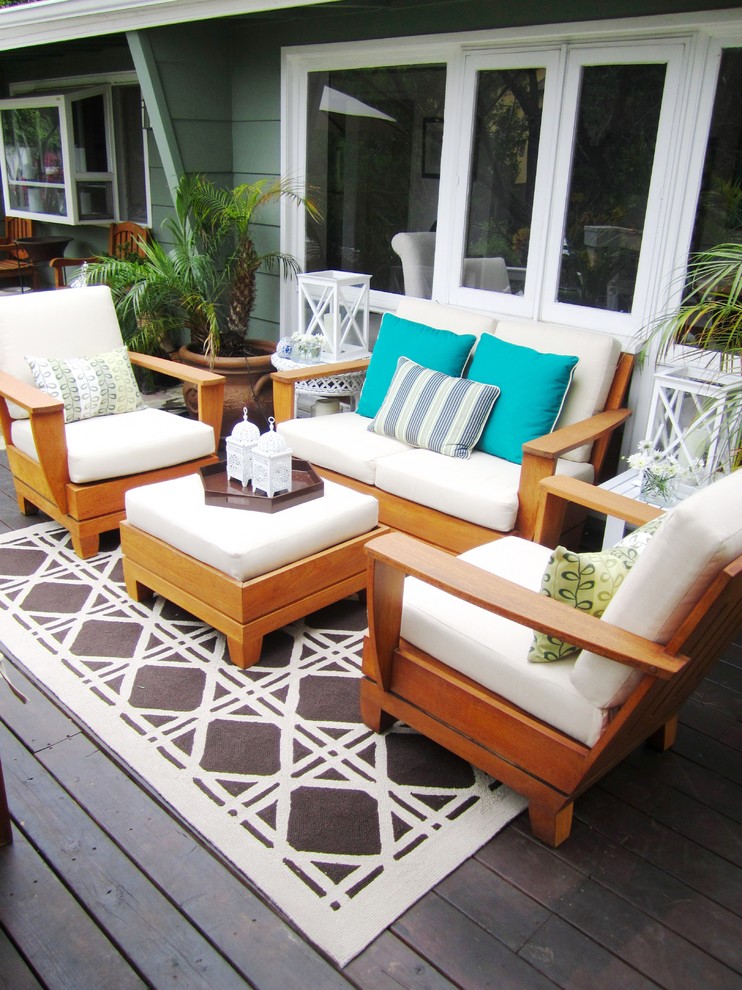 Deck - contemporary deck idea in Los Angeles