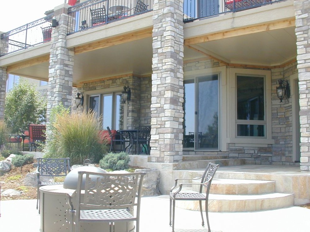 Columns Traditional Deck Seattle by USI Custom Outdoor Living