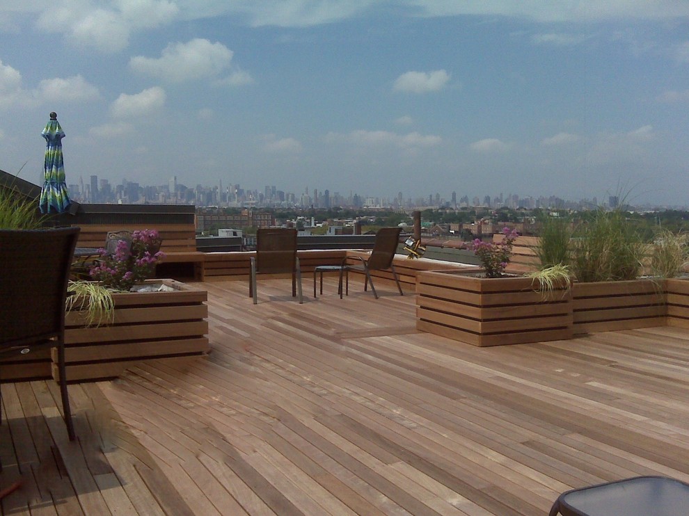 Example of a large eclectic rooftop deck container garden design in New York with no cover