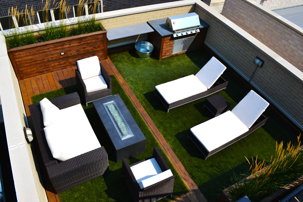 Idee per una terrazza contemporanea di medie dimensioni e sul tetto con un focolare e nessuna copertura