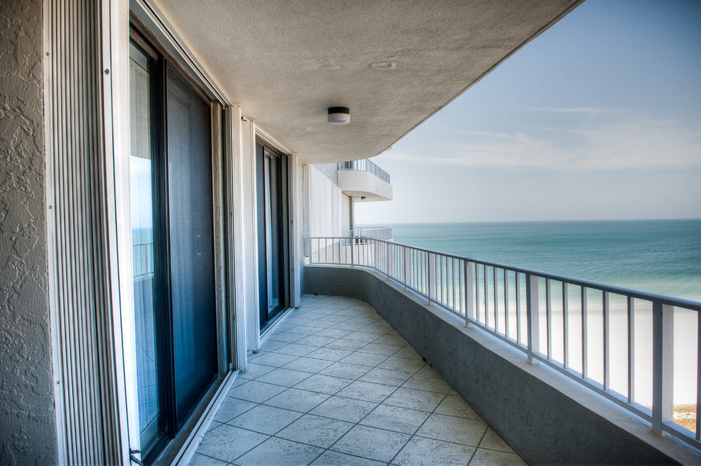 Immagine di un balcone costiero