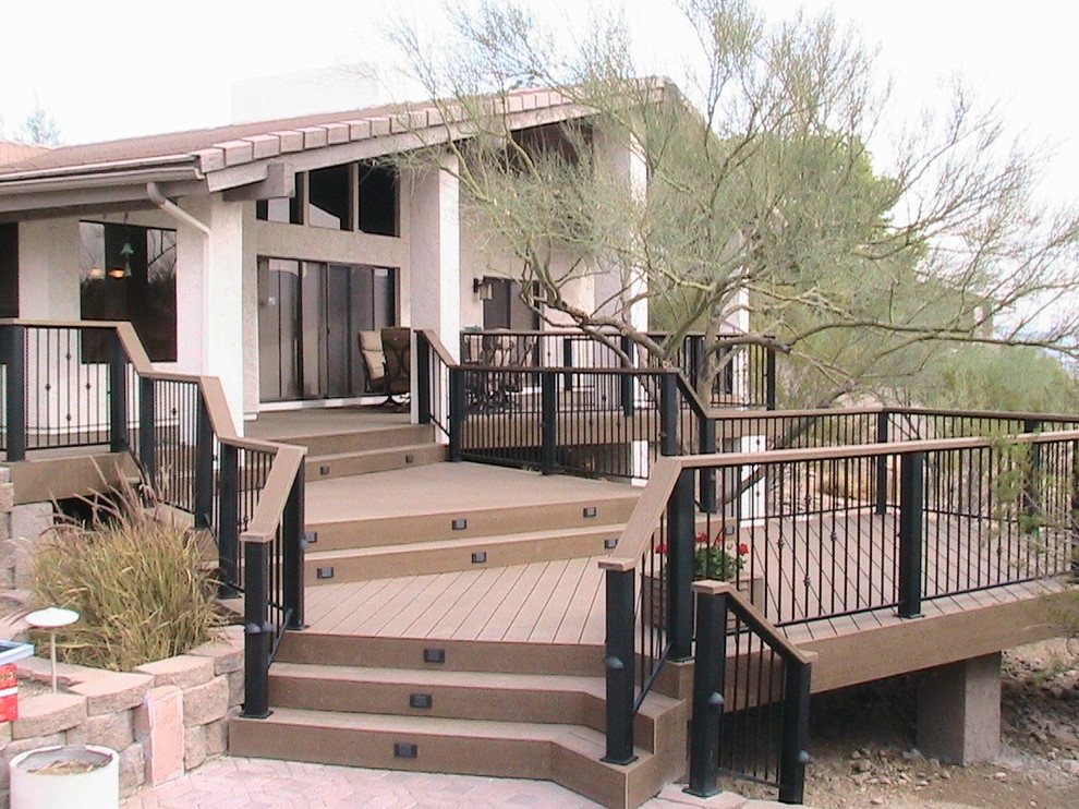 Exempel på en mycket stor amerikansk terrass på baksidan av huset