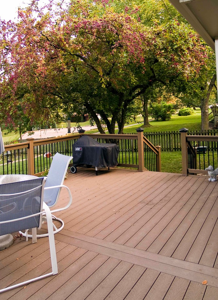 Inspiration for a timeless deck remodel in Kansas City