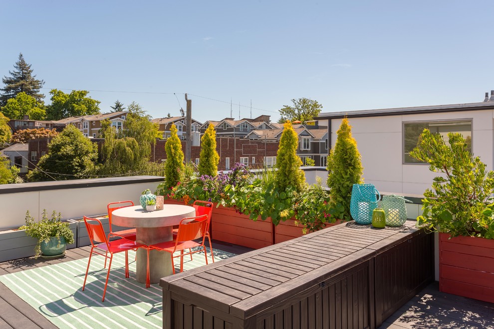 Unbedeckte Moderne Dachterrasse im Dach mit Kübelpflanzen in Seattle