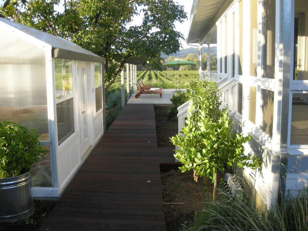 Inspiration for a contemporary side yard deck remodel in San Francisco with no cover