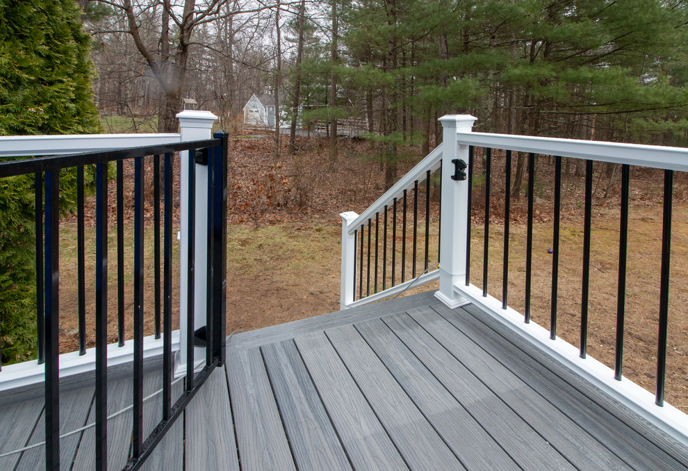 Contemporary Fiberon Good Life Deck project with Beach House (Gray