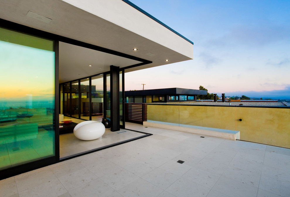 Deck - contemporary deck idea in Los Angeles with no cover