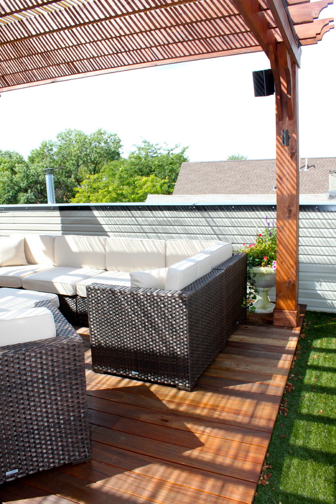 Idée de décoration pour un toit terrasse design de taille moyenne avec une cuisine d'été et une pergola.