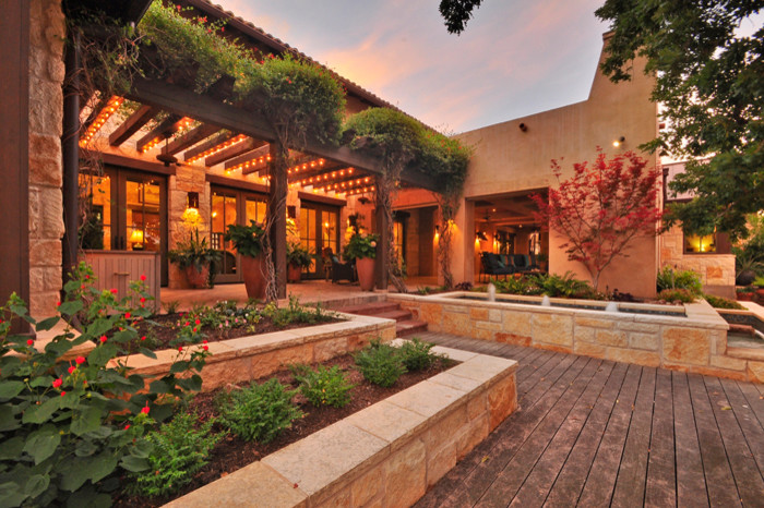 Example of a tuscan deck design in Austin