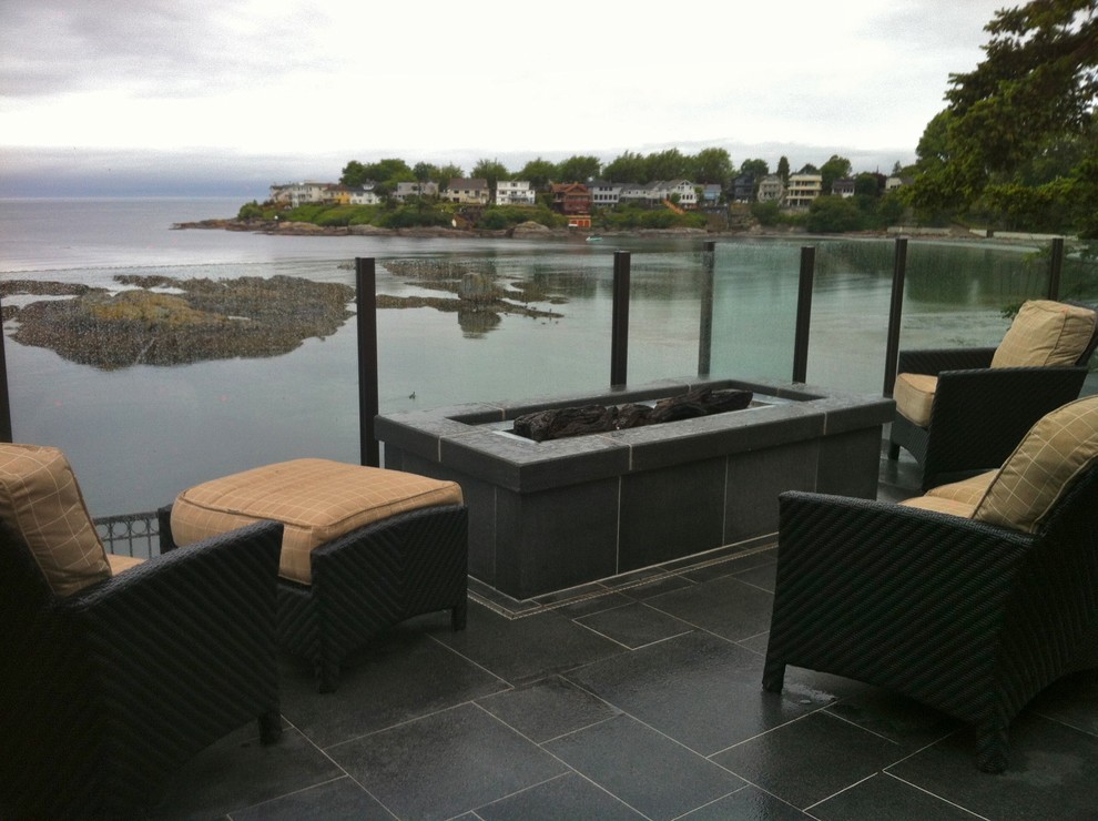 Transitional deck photo in Vancouver