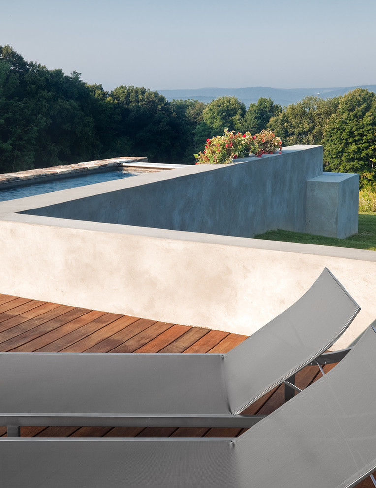 Ispirazione per una terrazza minimalista di medie dimensioni e dietro casa con nessuna copertura