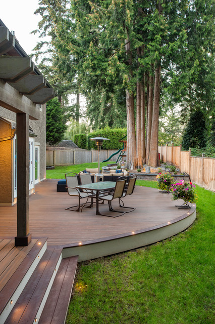 Curved Spiced Rum Deck - Minimalistisch - Terrasse - Vancouver - von