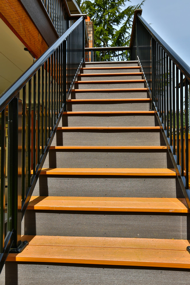 Modelo de escalera exterior moderna de tamaño medio