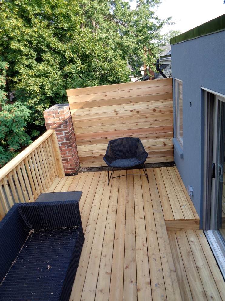 Inspiration for a small contemporary rooftop deck remodel in Toronto with no cover