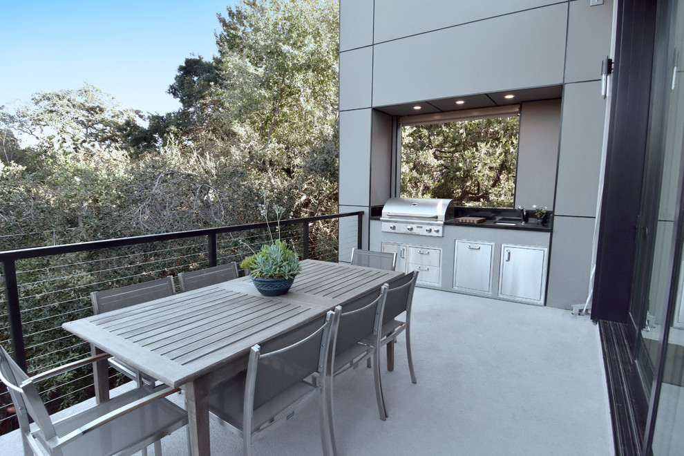 Idées déco pour une terrasse campagne de taille moyenne avec une cuisine d'été et une pergola.