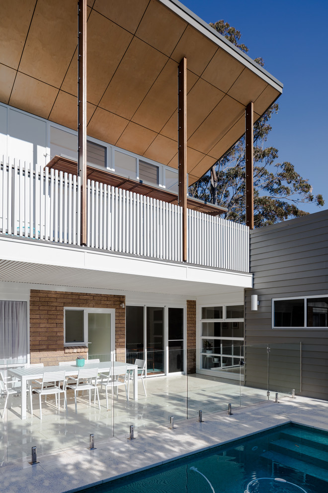 Inspiration for a contemporary deck remodel in Sydney